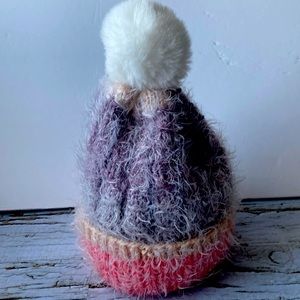 Knit toque with pompom